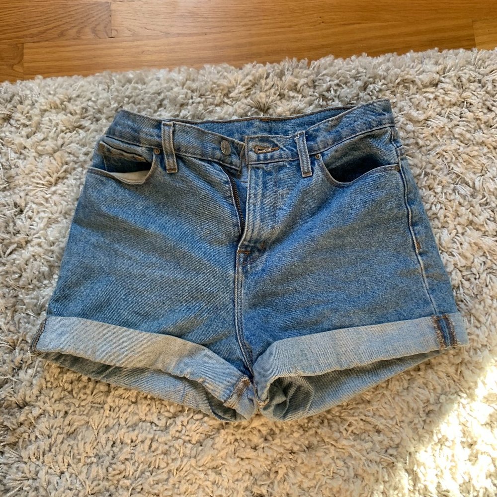 BDG High-Waisted Mom Short – Light Blue Wash - W26